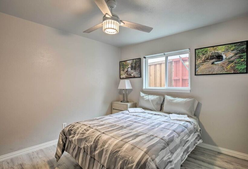 Private Pool & Game Room: Family Home In Garland!