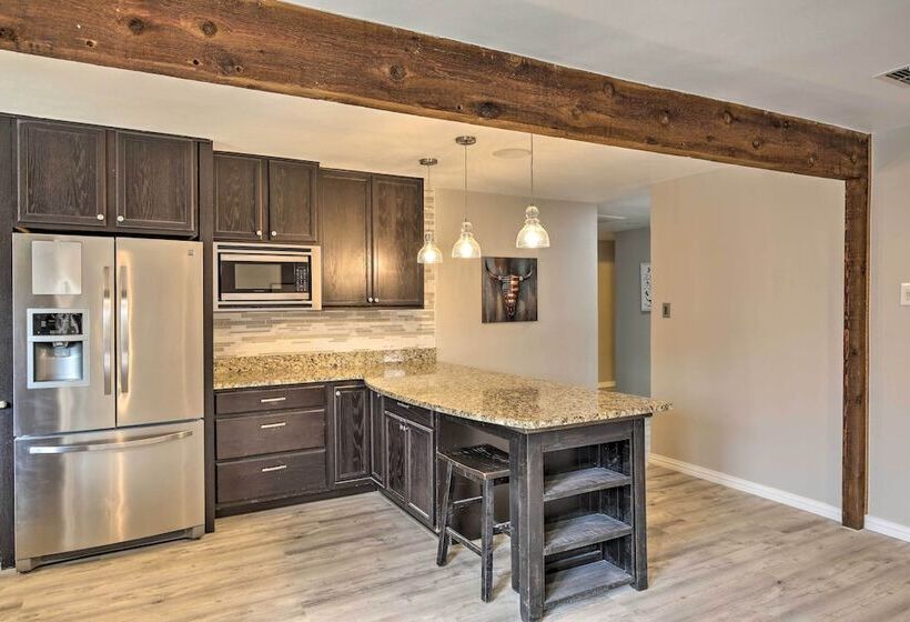 Private Pool & Game Room: Family Home In Garland!