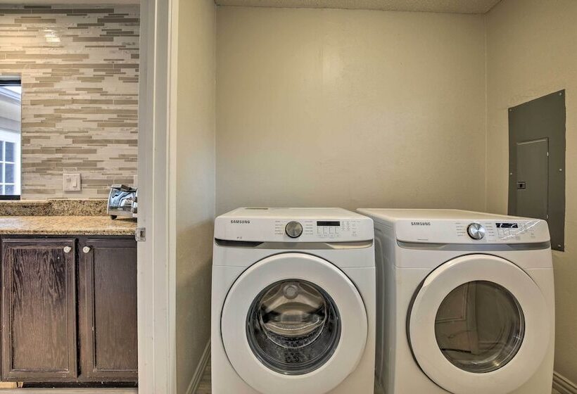 Private Pool & Game Room: Family Home In Garland!