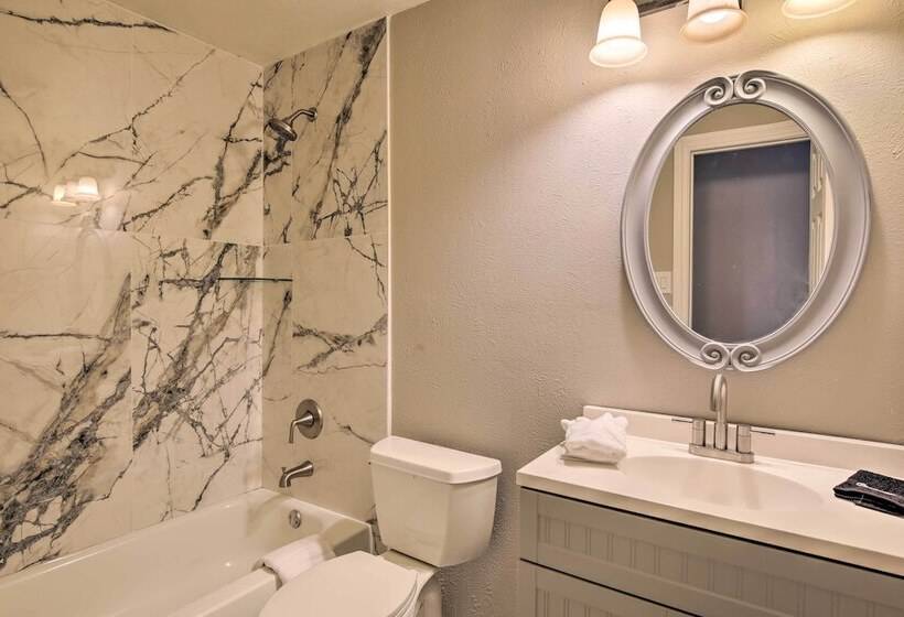 Private Pool & Game Room: Family Home In Garland!