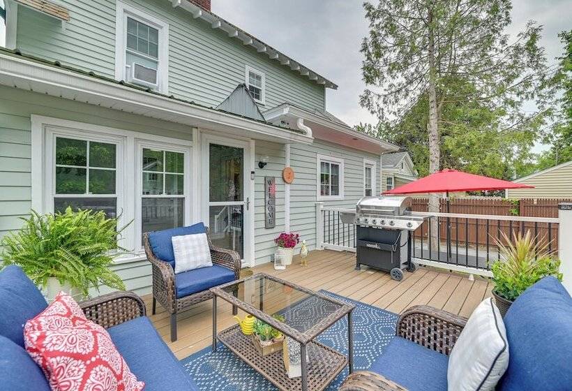 Family Friendly Glens Falls Home W/ Sun Porch