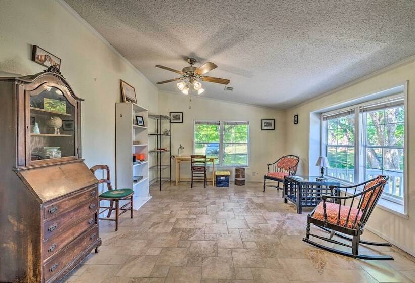 Family Friendly Home W/ Deck By Rainbow Springs!