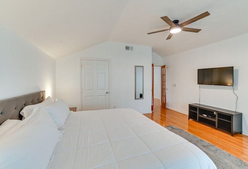 Lake Escape In Cadiz W/ Dock: Families Welcome!