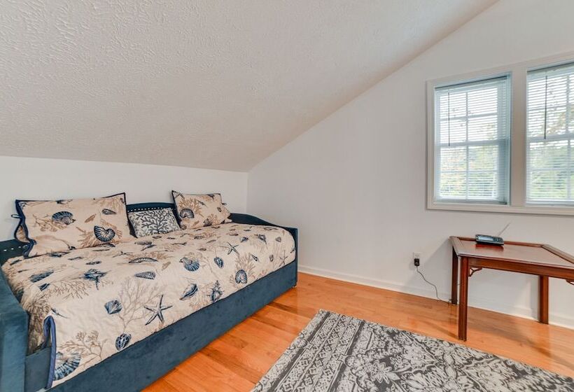 Lake Escape In Cadiz W/ Dock: Families Welcome!