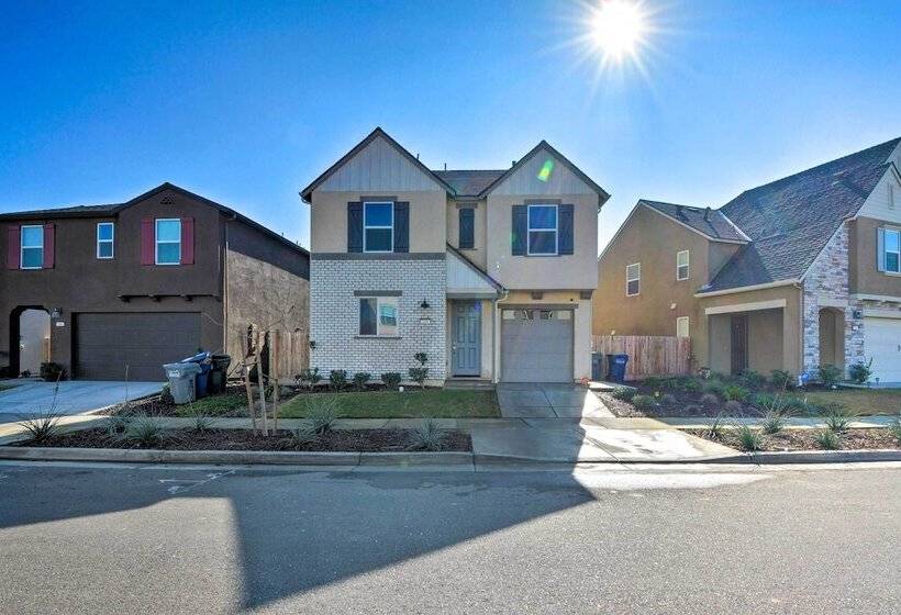 4 Mi To City Center: Family Friendly Retreat!