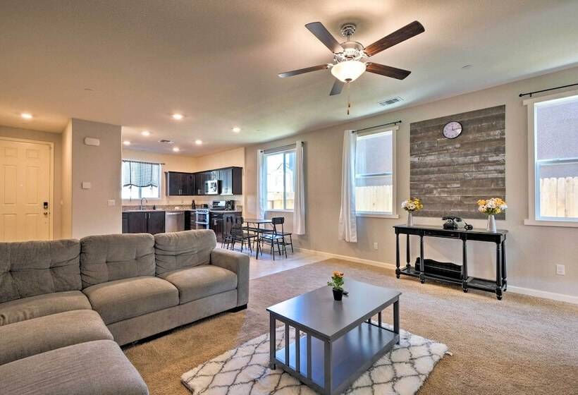 4 Mi To City Center: Family Friendly Retreat!