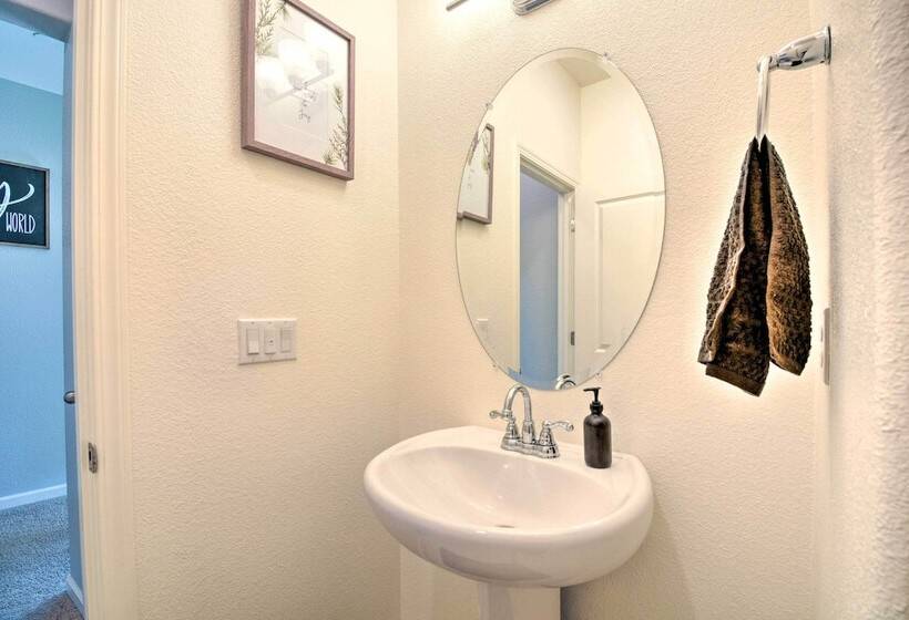 4 Mi To City Center: Family Friendly Retreat!