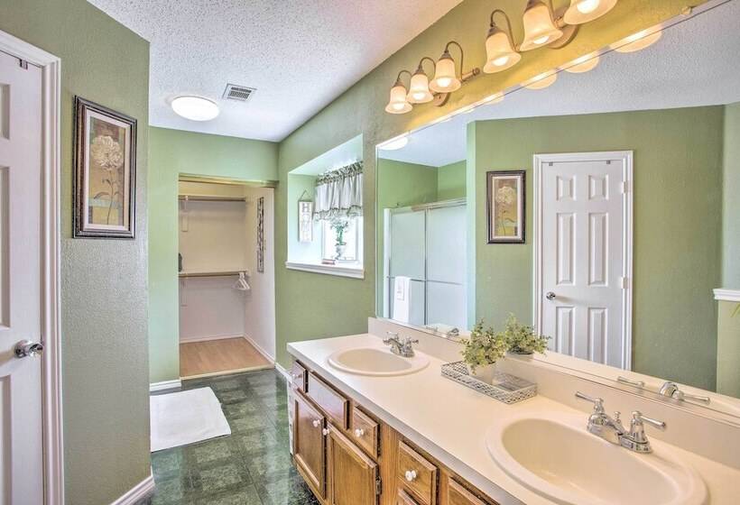 Family Friendly Rowlett Home ~ 23 Mi To Dallas