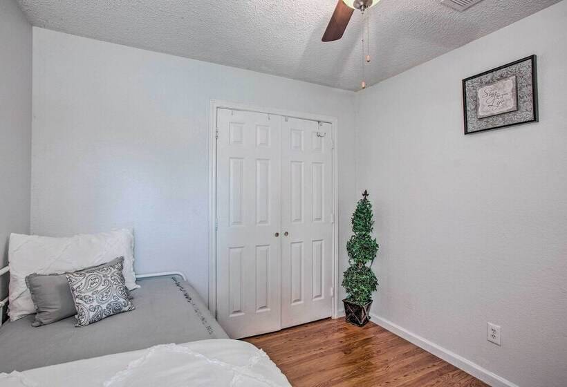 Family Friendly Rowlett Home ~ 23 Mi To Dallas