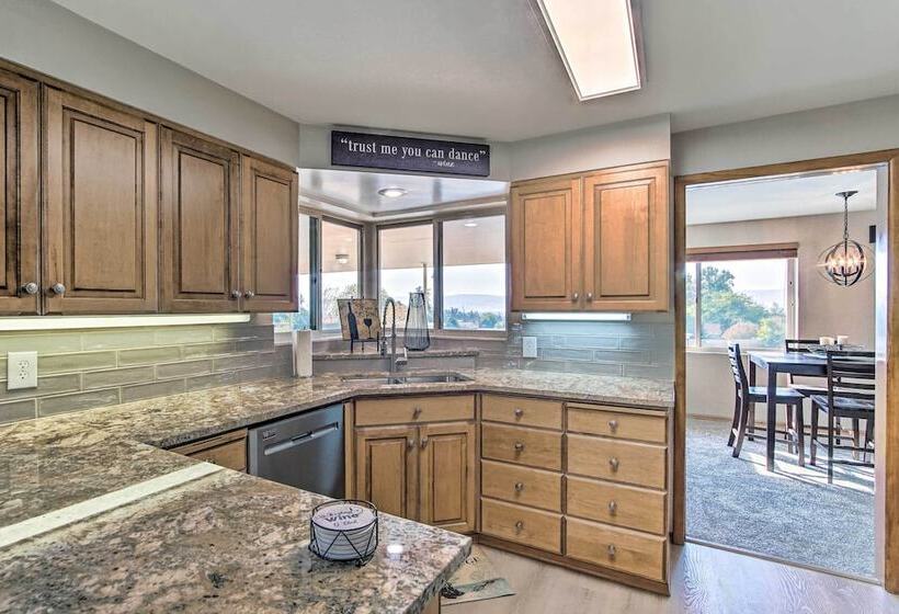 Family Friendly Yakima Escape W/ Yard & Pool!
