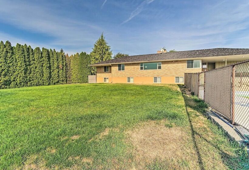 Family Friendly Yakima Escape W/ Yard & Pool!