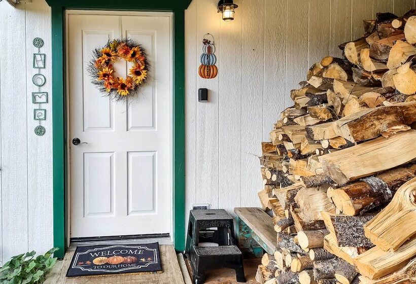 Family Home W/ Stunning River & Mountain View