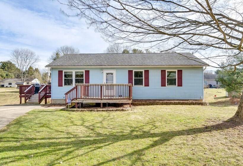 Blue Heron Cottage W/ Game Room, Deck & Hot Tub!
