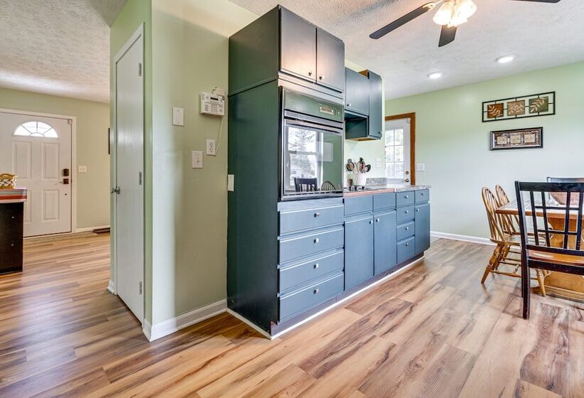 Blue Heron Cottage W/ Game Room, Deck & Hot Tub!