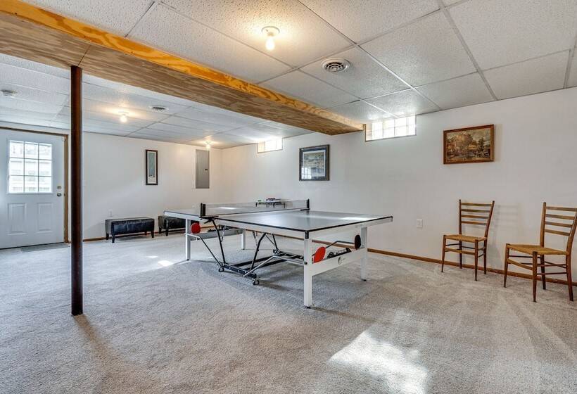 Blue Heron Cottage W/ Game Room, Deck & Hot Tub!