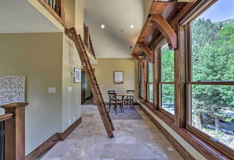 Provo Canyon Cabin  Treehouse  W/ Mountain Views