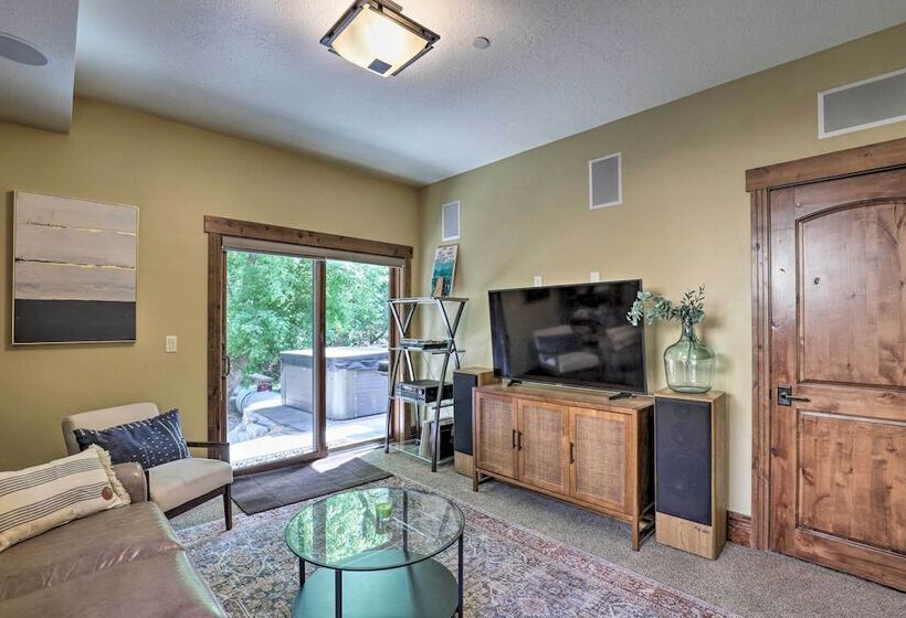 Provo Canyon Cabin  Treehouse  W/ Mountain Views