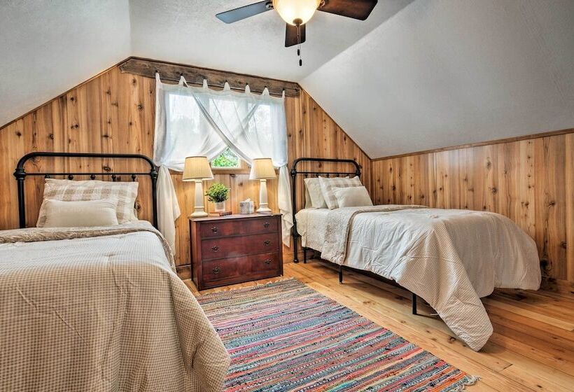 Farmhouse In Country Setting Near Gravity Hill