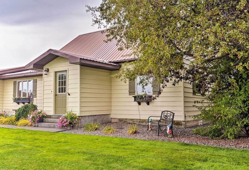 Farmhouse In Country Setting Near Gravity Hill