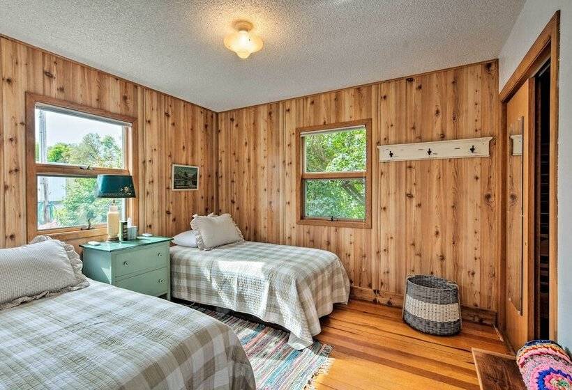 Farmhouse In Country Setting Near Gravity Hill