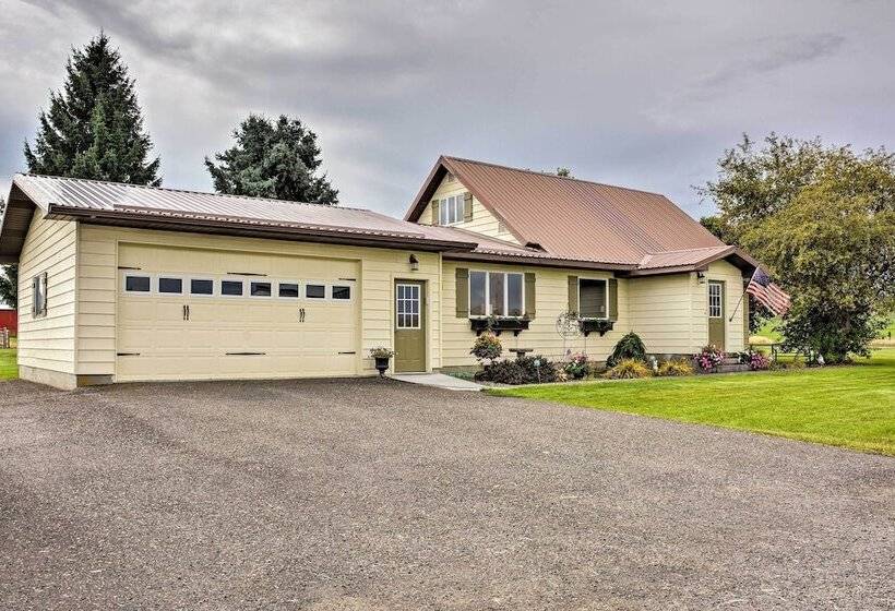 Farmhouse In Country Setting Near Gravity Hill