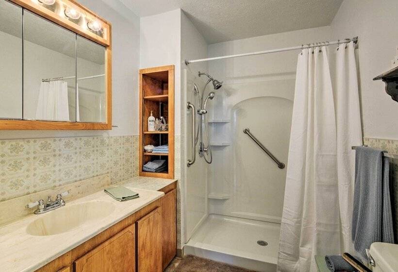 Farmhouse In Country Setting Near Gravity Hill