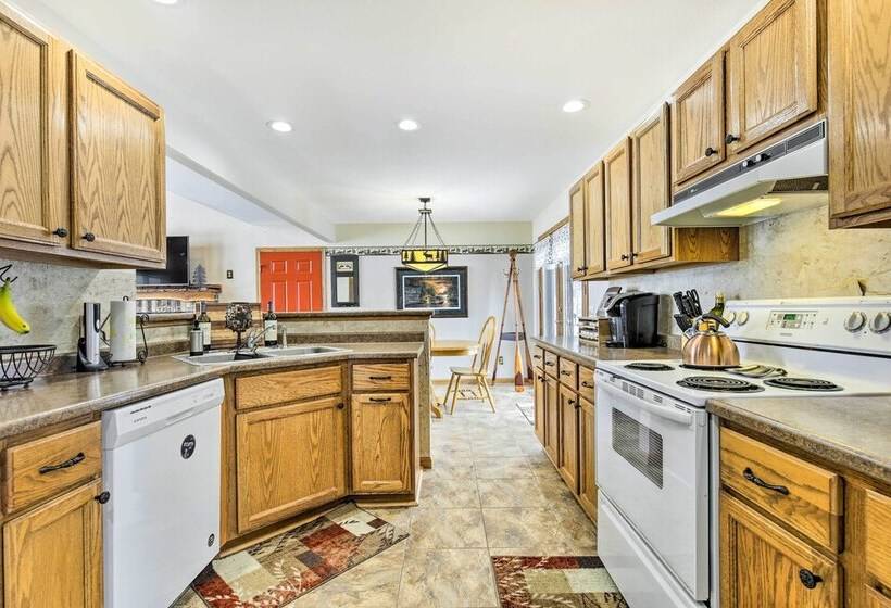 Fishing Haven: Family Home On Indian Lake