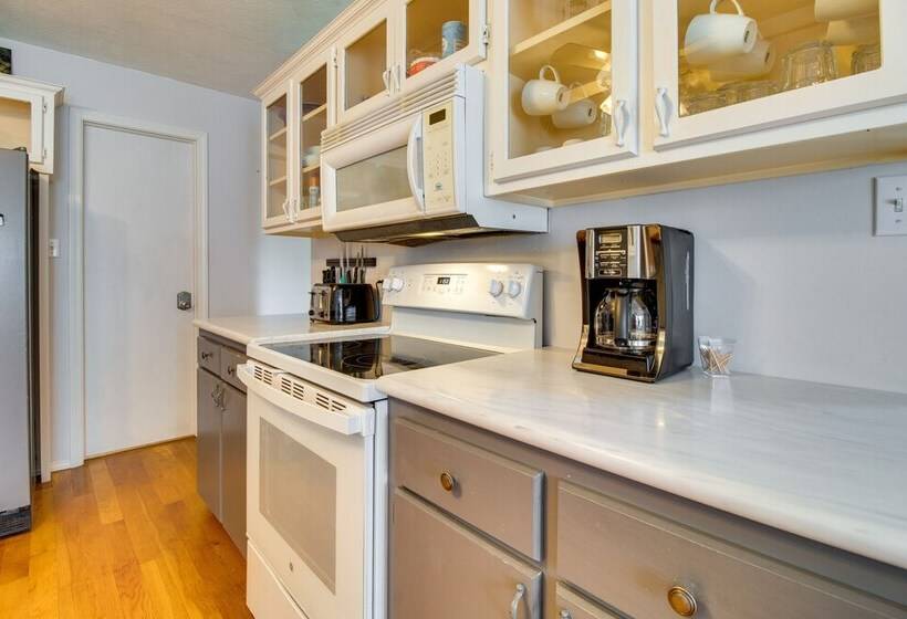 Spacious White Rivers Jewel: Fishing Haven!