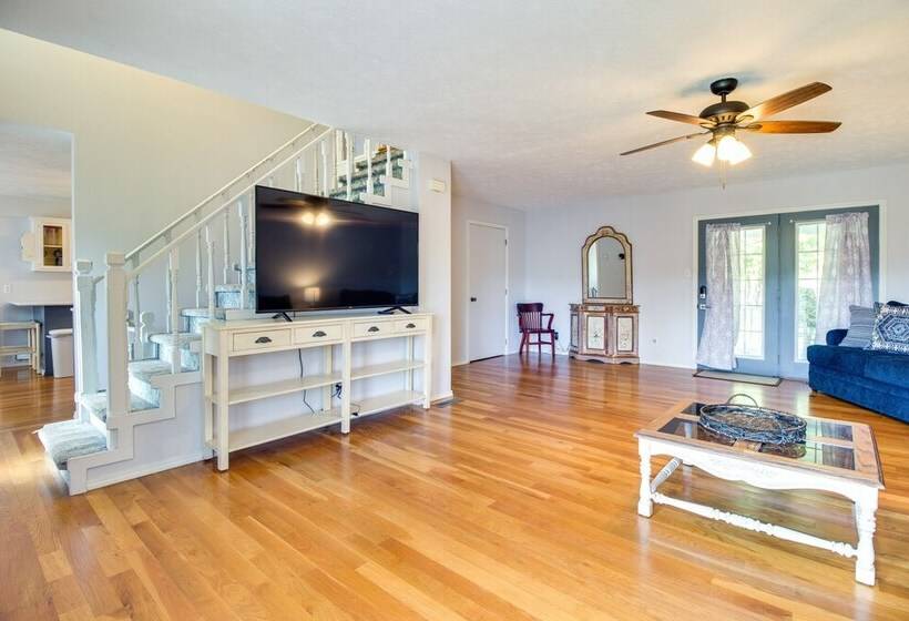 Spacious White Rivers Jewel: Fishing Haven!