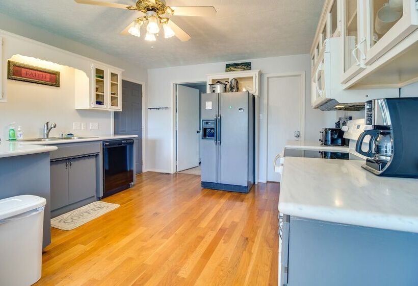 Spacious White Rivers Jewel: Fishing Haven!