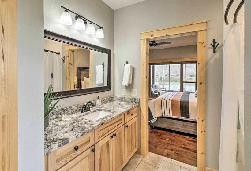 Flippin Home On White River W/ Fire Pit & Views!