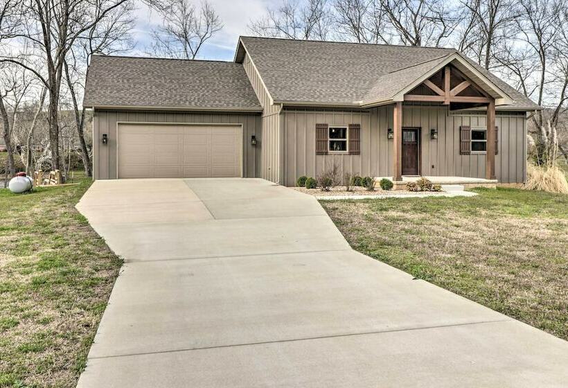 Flippin Home On White River W/ Fire Pit & Views!