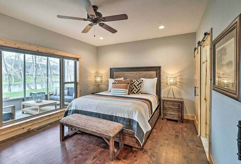 Flippin Home On White River W/ Fire Pit & Views!