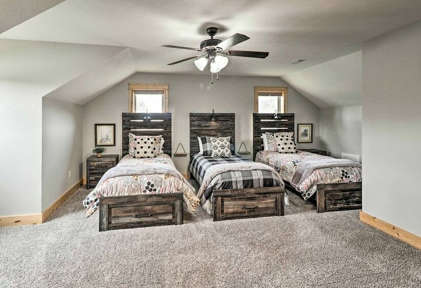 Flippin Home On White River W/ Fire Pit & Views!