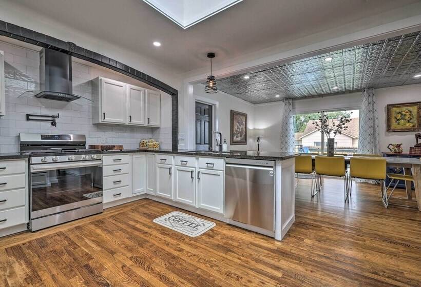 Fredericksburg Getaway W/ Covered Deck & Fire Pit!