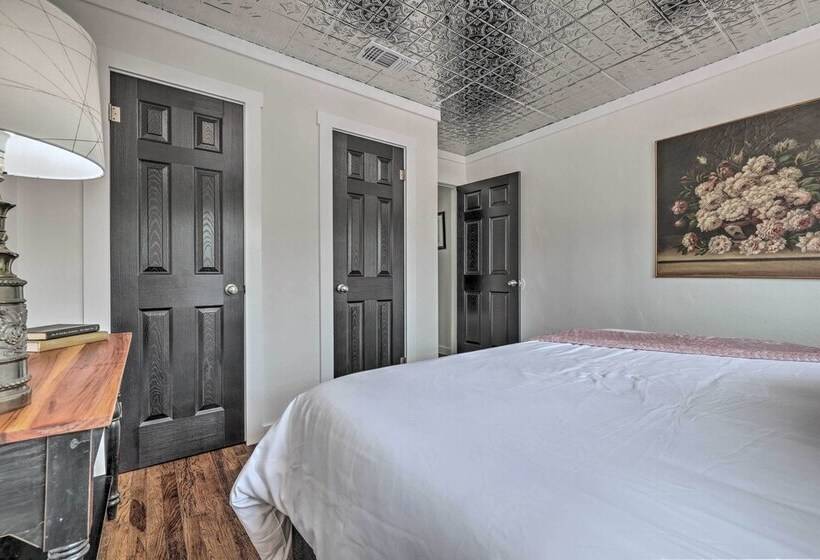 Fredericksburg Getaway W/ Covered Deck & Fire Pit!