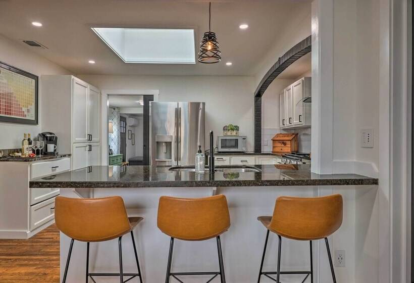 Fredericksburg Getaway W/ Covered Deck & Fire Pit!