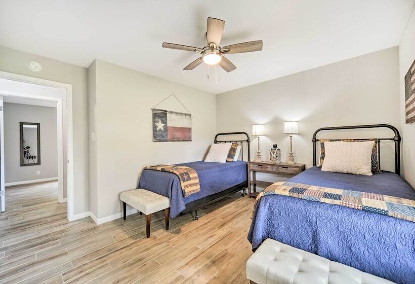 Fredericksburg Home W/ Hot Tub   1 Mi To Dtwn