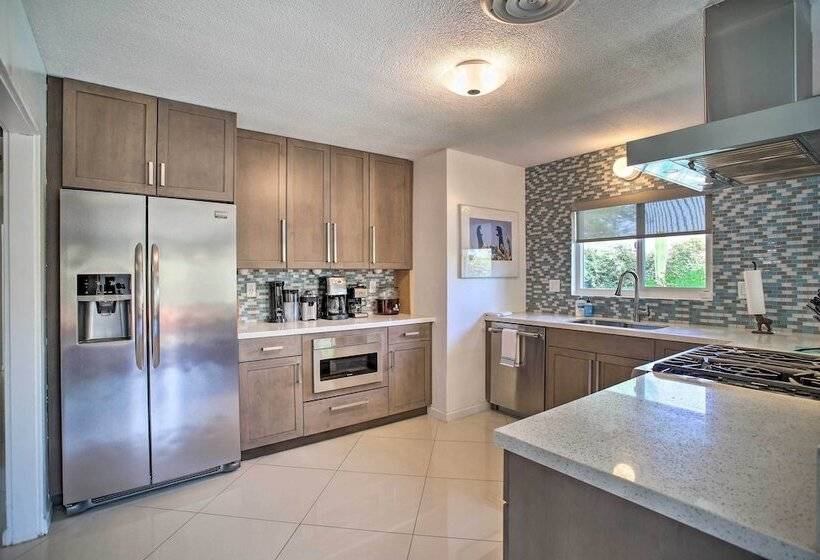 Funky Palm Springs Paradise Near Golf Courses