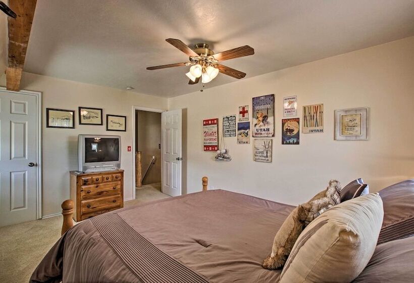 Scenic Views & Game Room: Garden City Retreat!