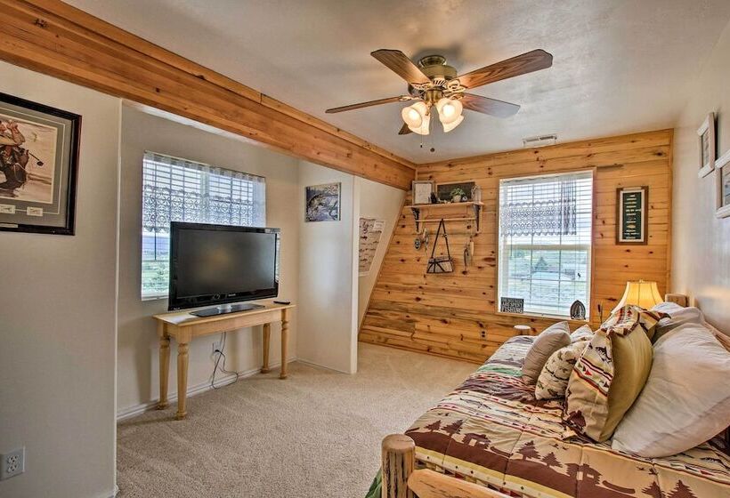 Scenic Views & Game Room: Garden City Retreat!