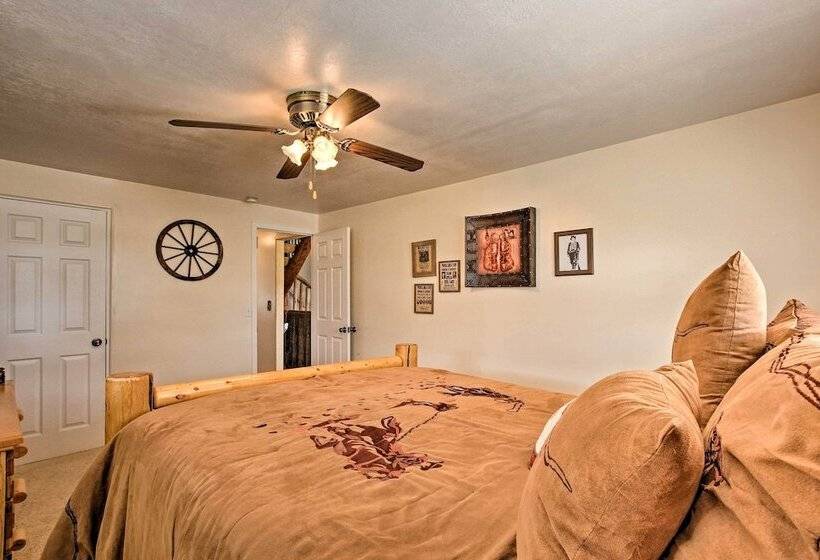 Scenic Views & Game Room: Garden City Retreat!