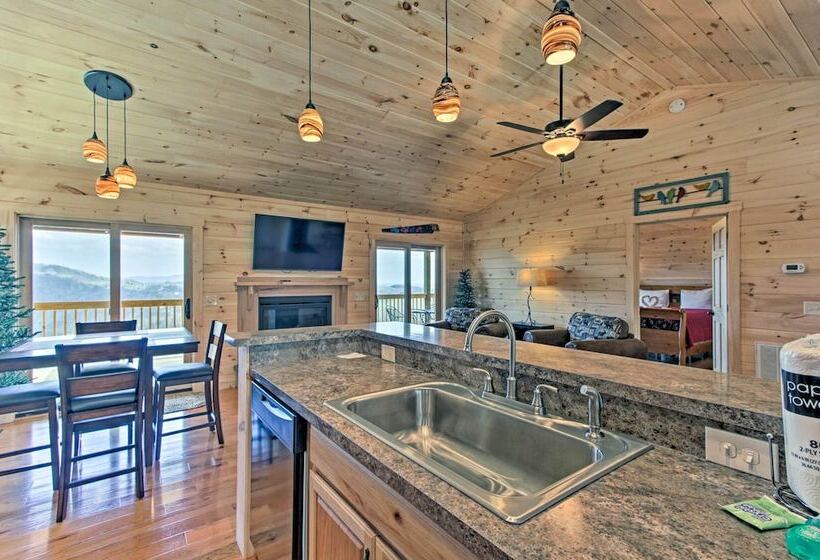 Private Hot Tub: Gatlinburg Cabin In The Clouds