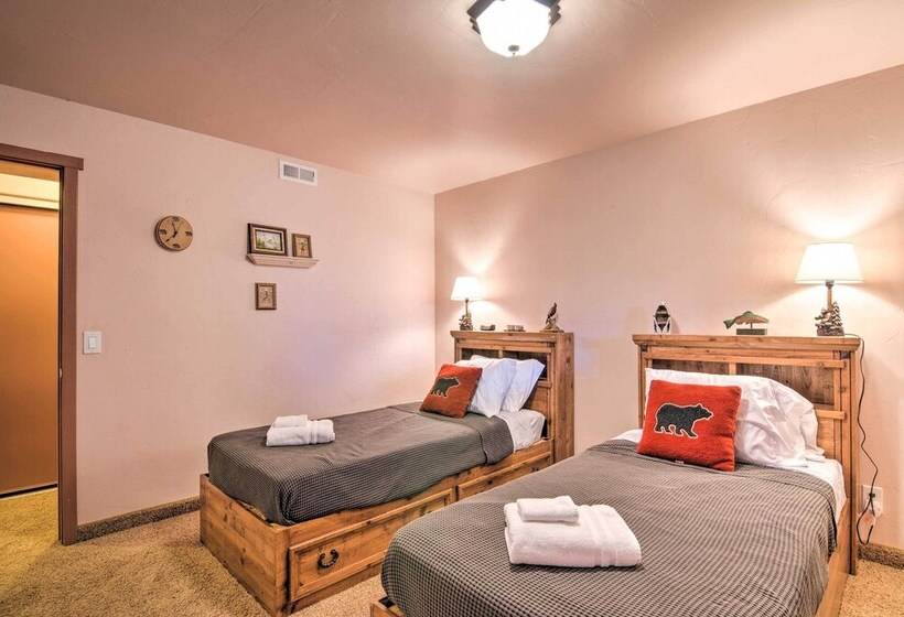 Gorgeous Alton Cabin W/ Deck + Mountain Views