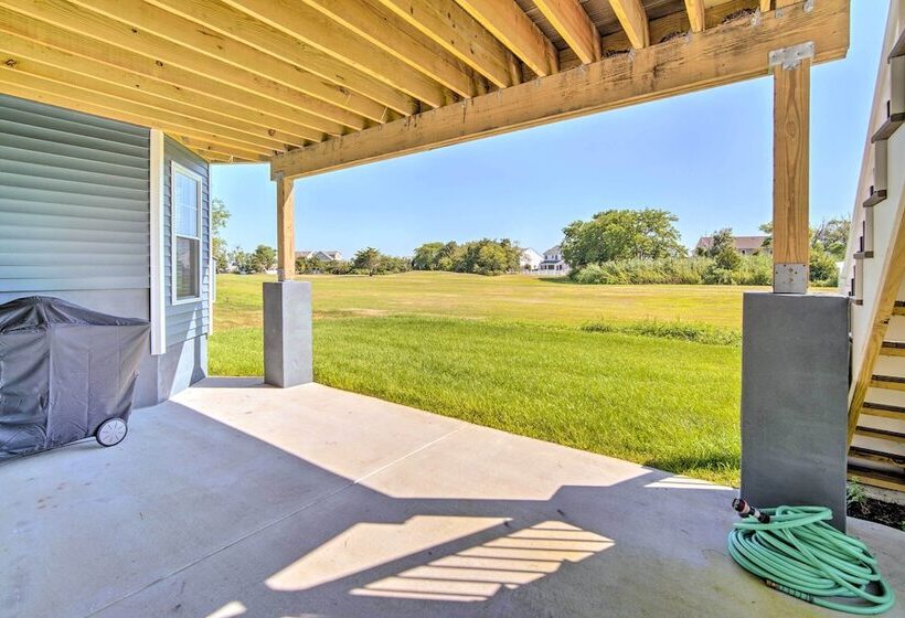 Gorgeous Newly Built Home: Golf Course View!
