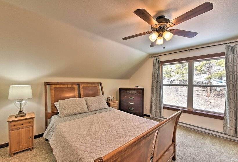 Gorgeous Twin Lakes Home W/ Deck Overlooking Mtns!