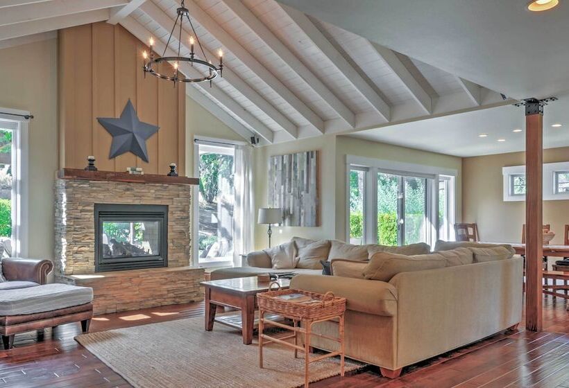 Gorgeous Wapato Point Lakehouse W/ Private Hot Tub