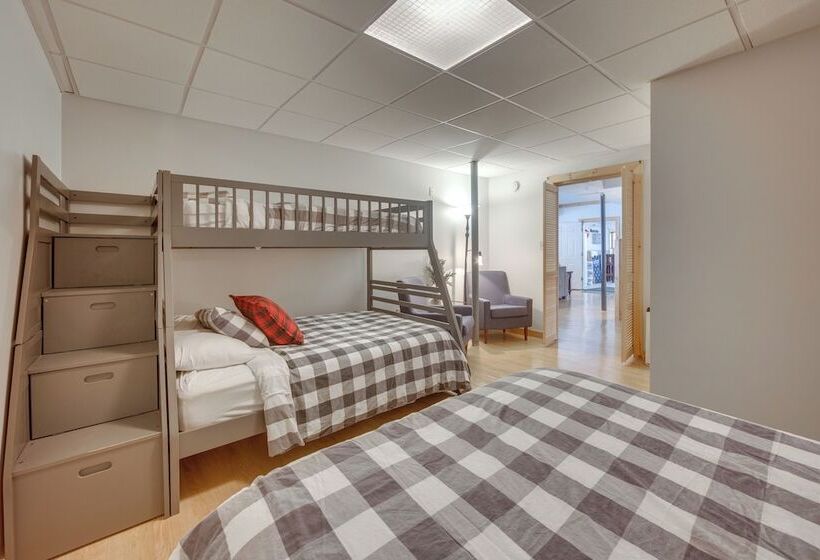 Grand 4,000 Sq Ft House   11 Miles To Lancaster!