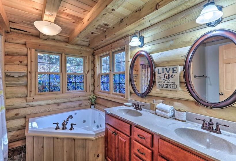 Grand 4,000 Sq Ft House   11 Miles To Lancaster!