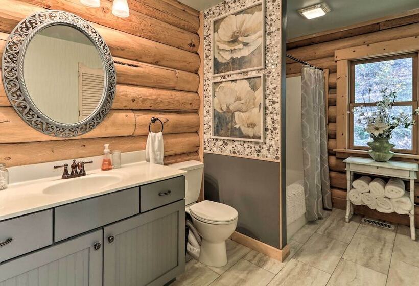 Grand 4,000 Sq Ft House   11 Miles To Lancaster!